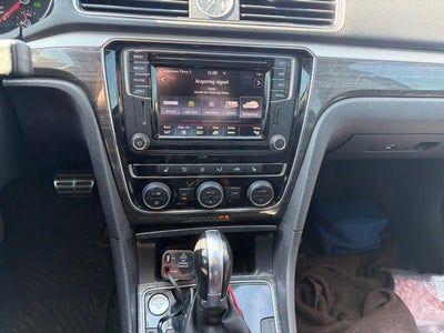 2017 Volkswagen Passat SEL Premium