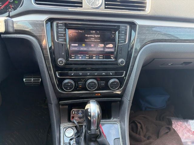 2017 Volkswagen Passat SEL Premium
