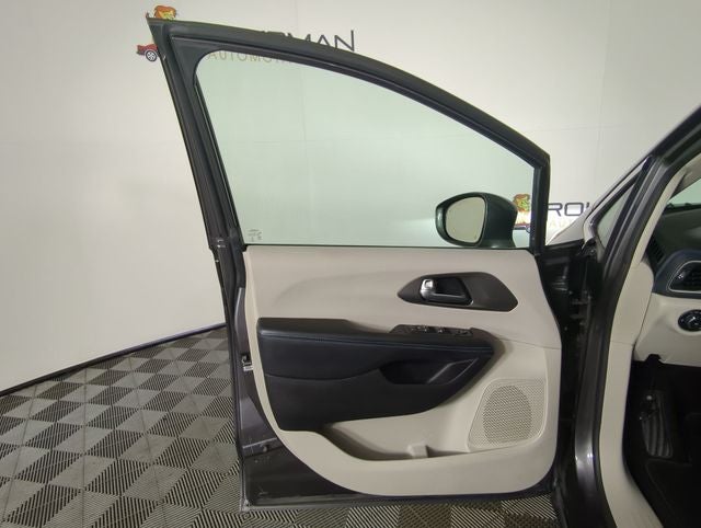 2021 Chrysler Pacifica Touring
