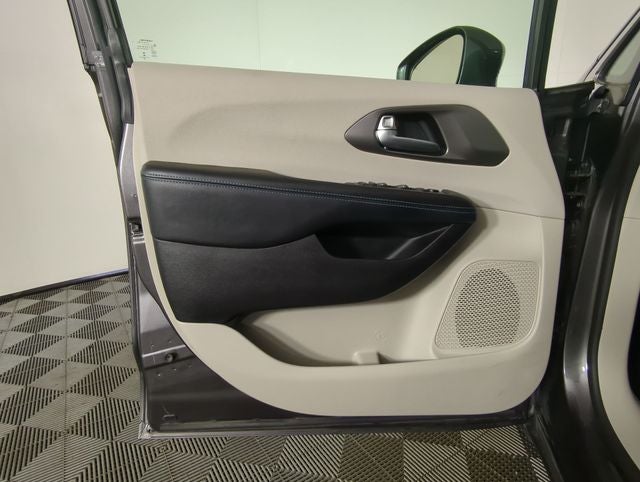 2021 Chrysler Pacifica Touring