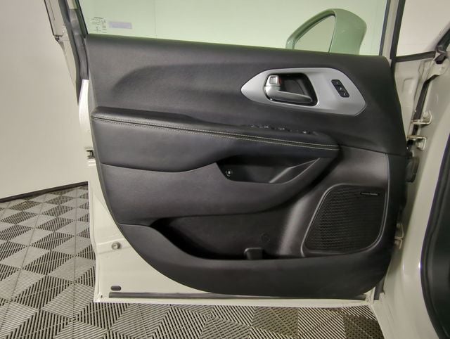 2020 Chrysler Pacifica Hybrid Limited