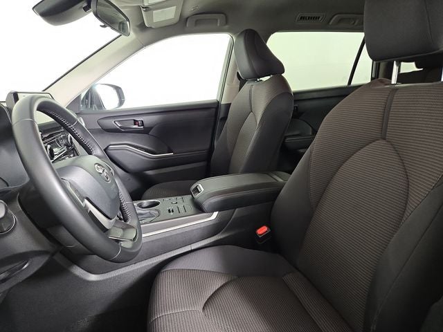 2025 Toyota Highlander LE