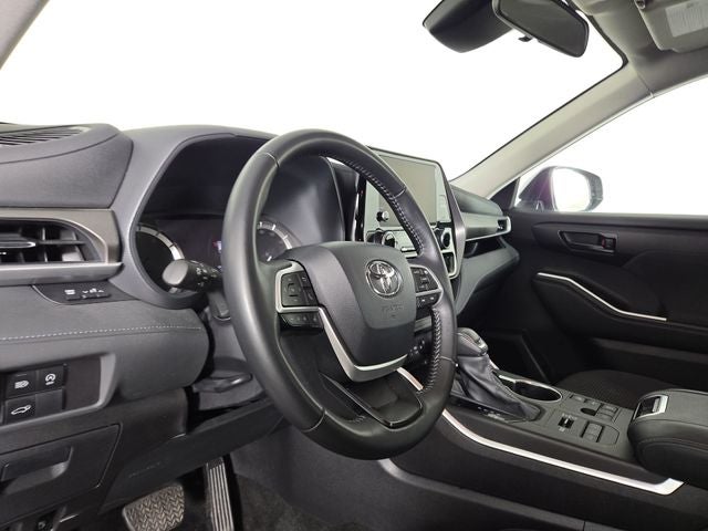 2025 Toyota Highlander LE