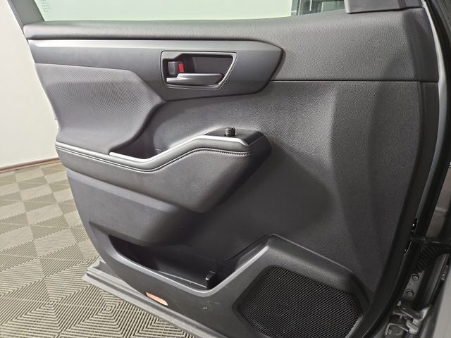 2025 Toyota Highlander LE