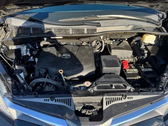 2019 Toyota Sienna XLE 8 Passenger