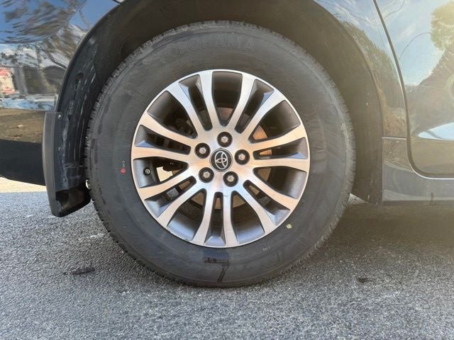 2019 Toyota Sienna XLE 8 Passenger