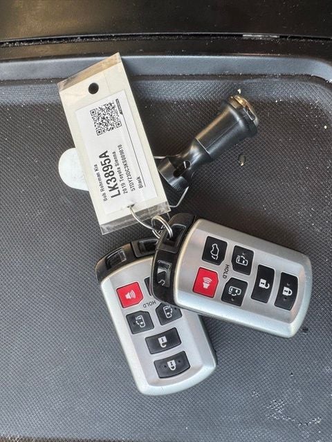 2019 Toyota Sienna XLE 8 Passenger