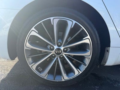 2017 Kia Cadenza Technology