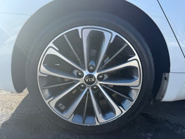 2017 Kia Cadenza Technology