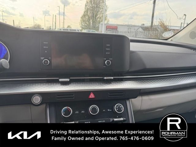 2024 Kia Carnival LX