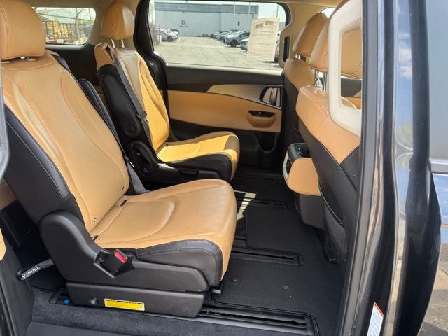 2023 Kia Carnival LX