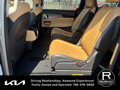 2023 Kia Carnival LX