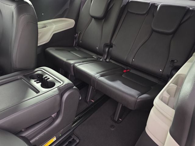 2023 Kia Carnival LX Seat Package