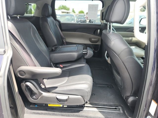 2025 Kia Carnival EX