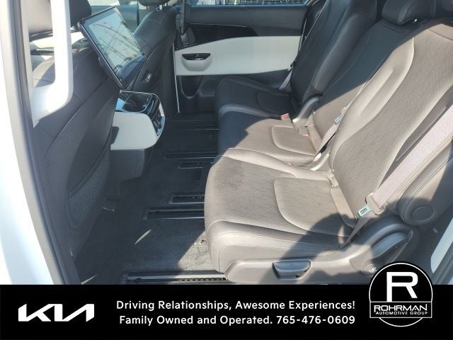 2024 Kia Carnival SX