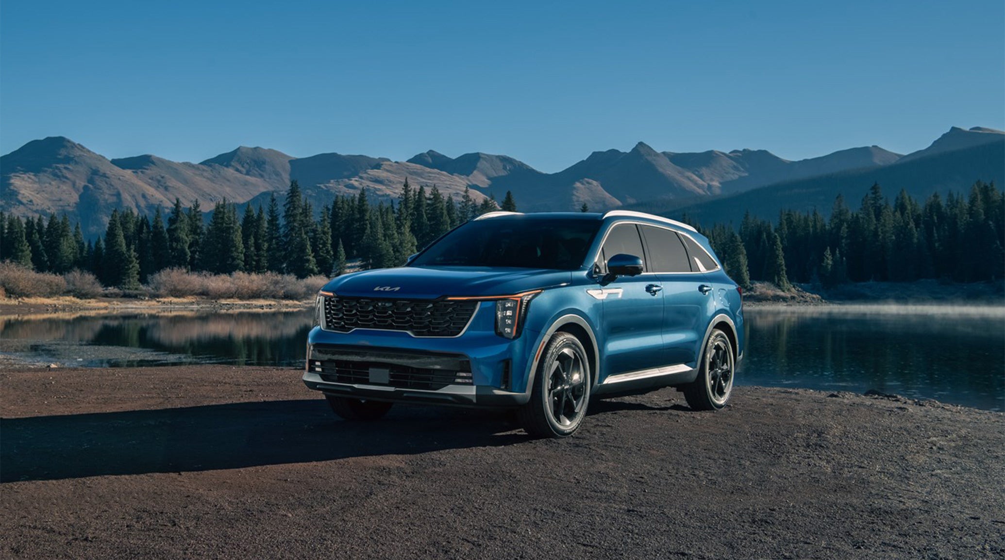 2025 Kia Sorento Hybrid with Mountains